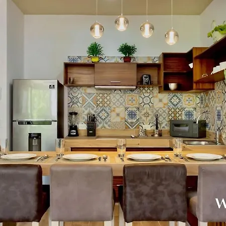 Spacious 1 Bedroom With Great Location & Rooftop Pool By Waves Management